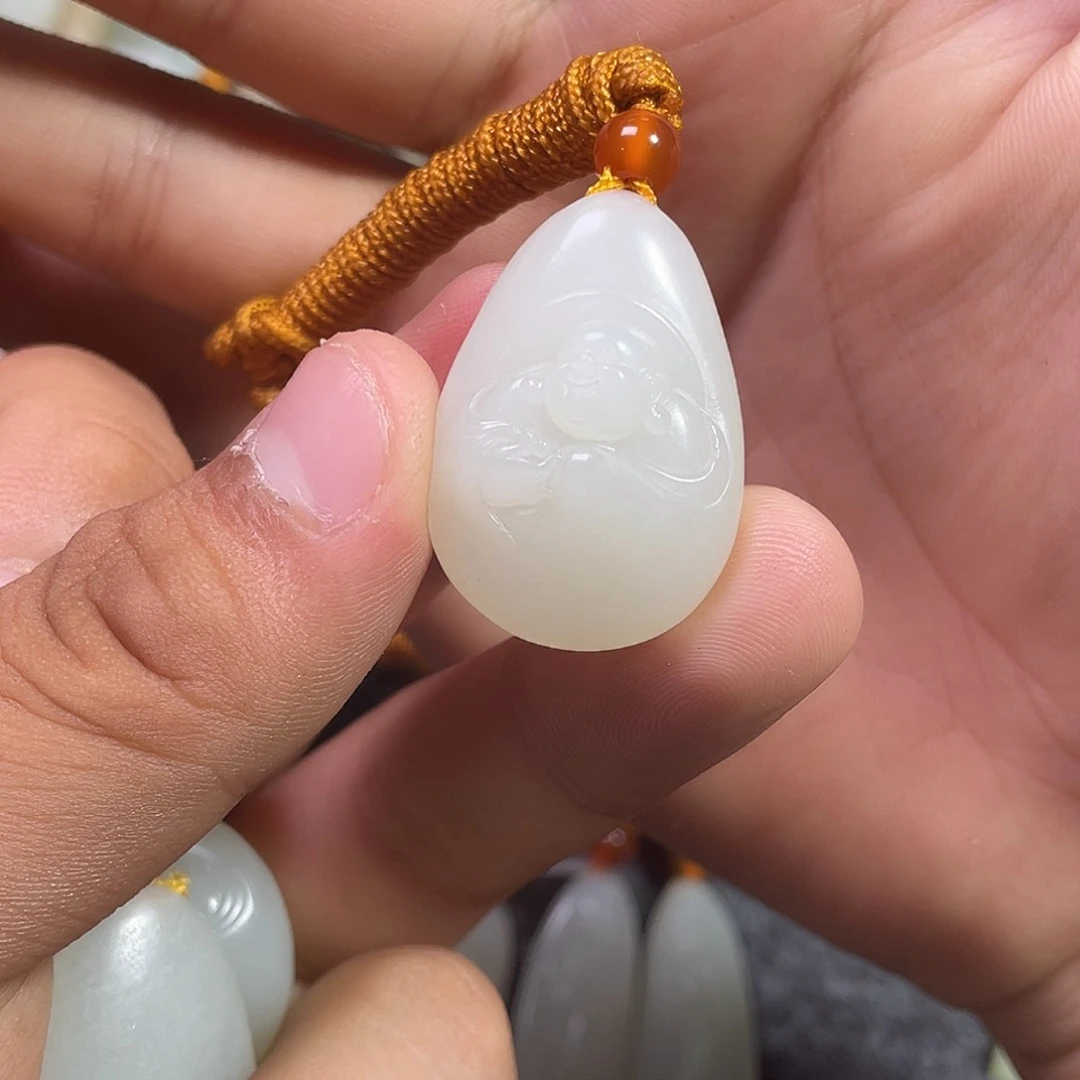 和田玉（糖玉）未镶嵌吊坠(不含链)上**⁷