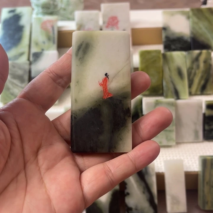 独山玉未镶嵌颈饰