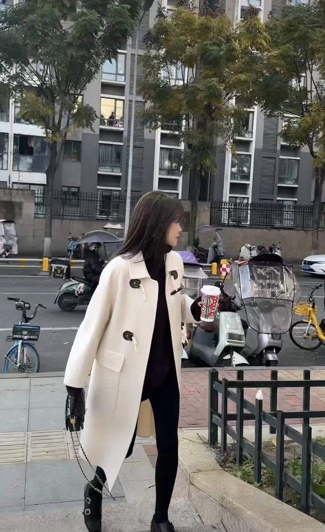 【名衣扬】牛角扣~小翻领减龄直筒后开叉休闲后开叉大衣