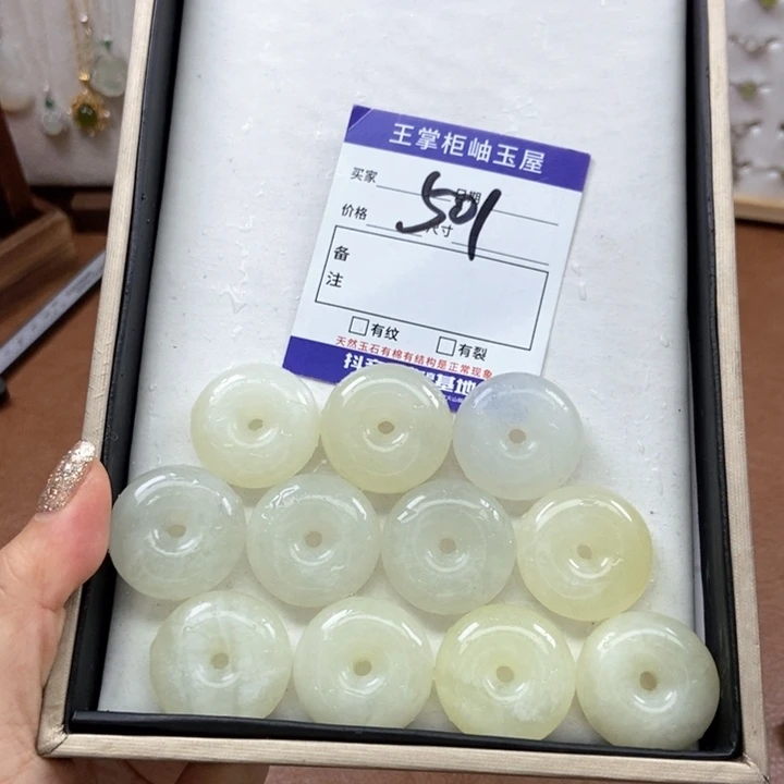 岫玉吊坠吊坠未镶嵌多样性，发一个