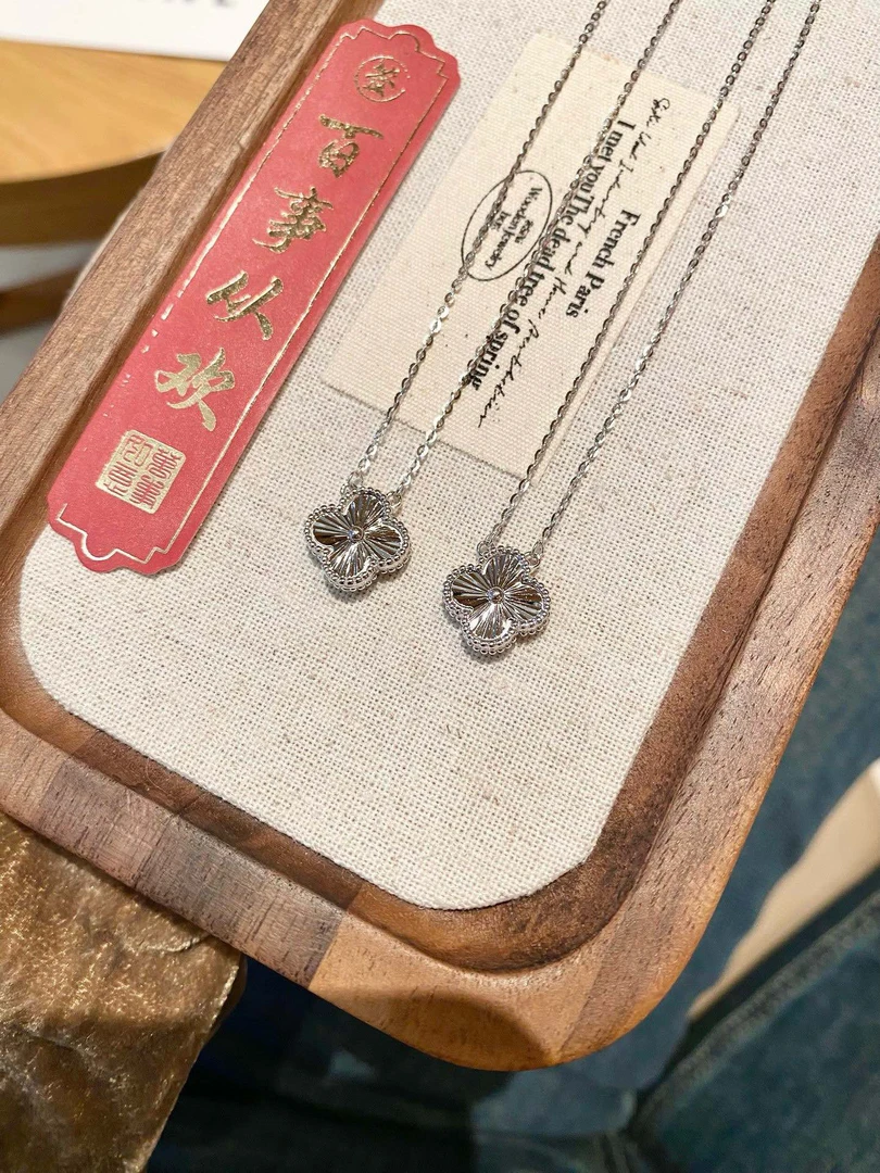 坠链均925银 纯银镭射四叶草项链女轻奢时尚高级感银饰