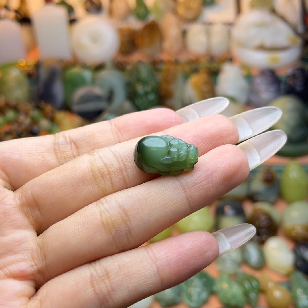 颈饰未镶嵌和田玉闽*