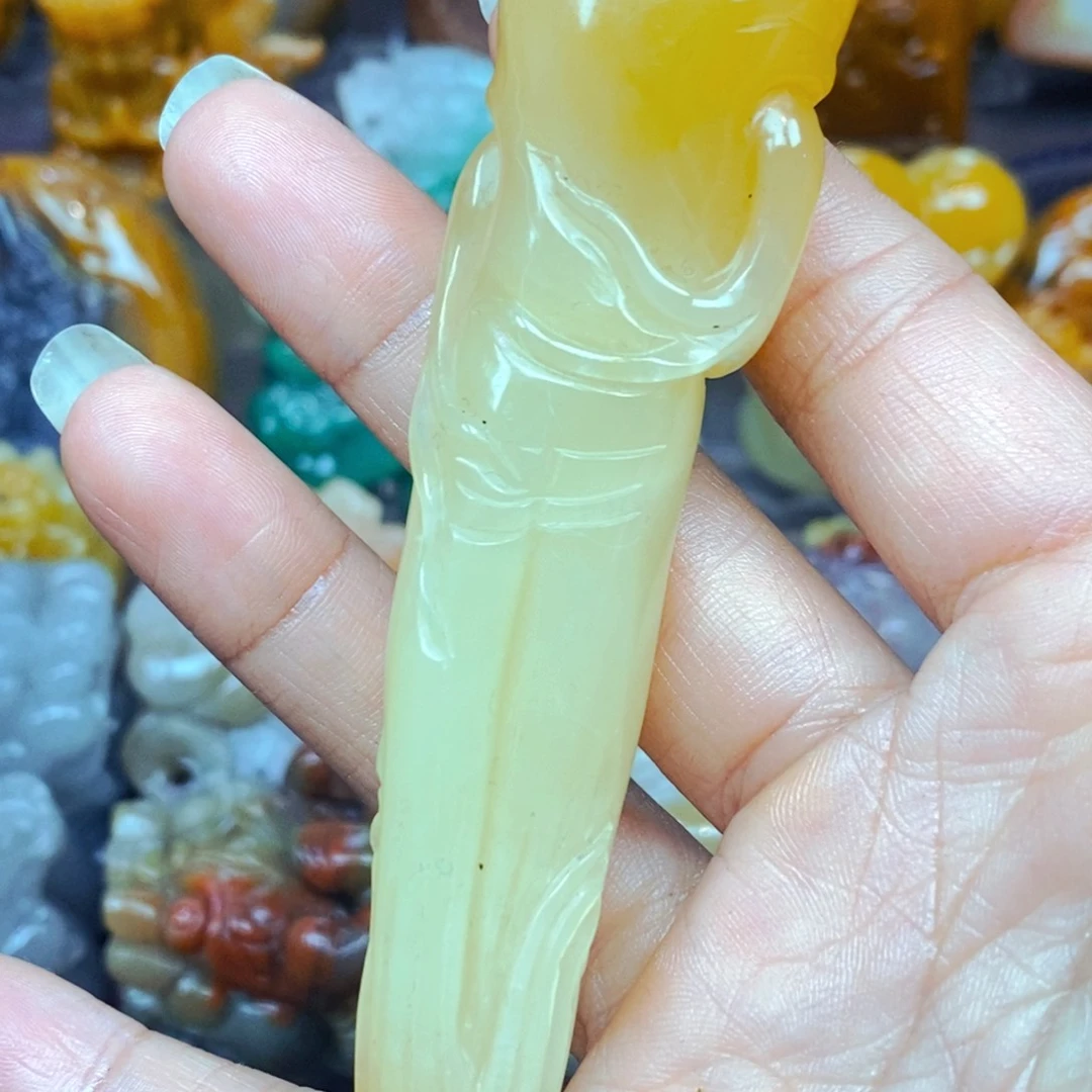 颈饰未镶嵌石英岩玉