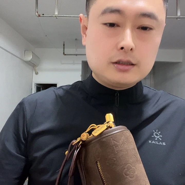 蚕丝水牛皮（革）锦纶小牛皮（革）