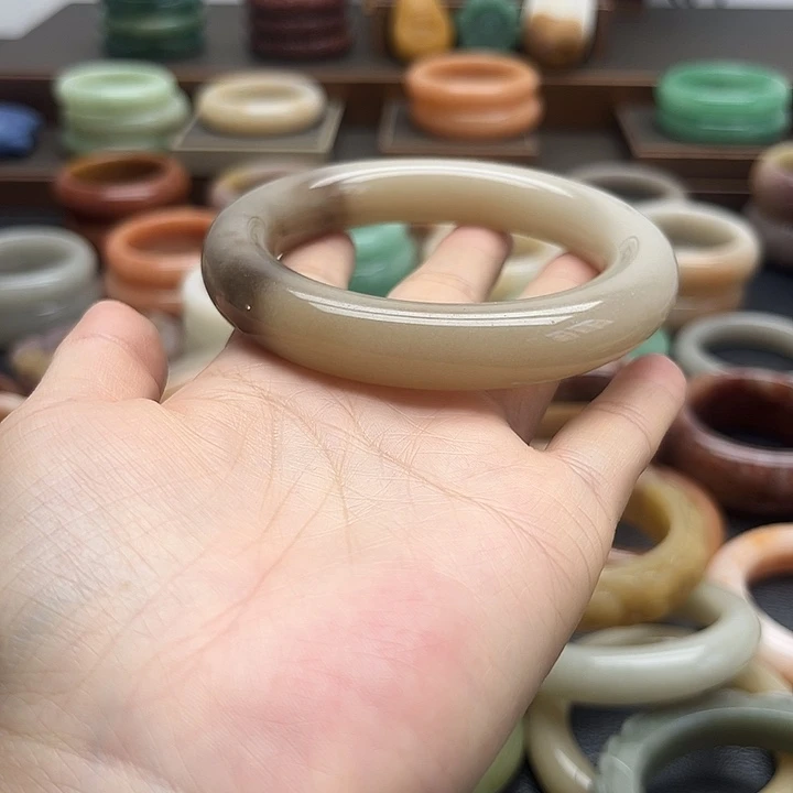 石英质玉未镶嵌手镯