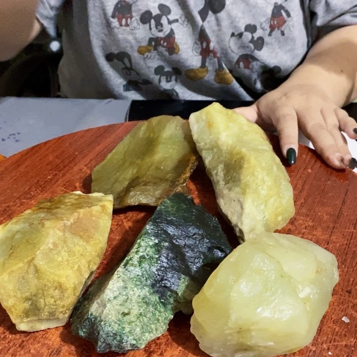 蛇纹石玉未镶嵌原石