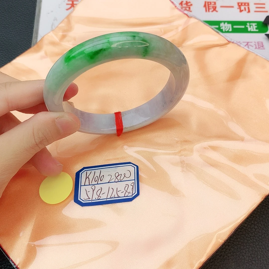 翡翠手镯未镶嵌翡翠