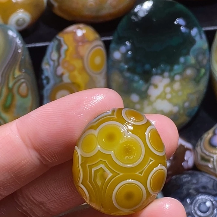 玛瑙/玉髓未镶嵌珠宝奇石，118