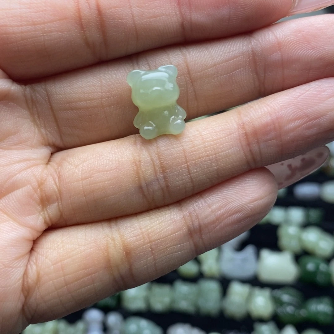 是***思和田玉未镶嵌颈饰