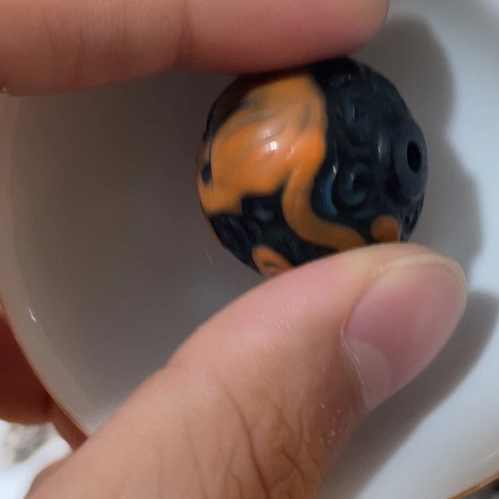 瓷片精致雕刻工艺精湛