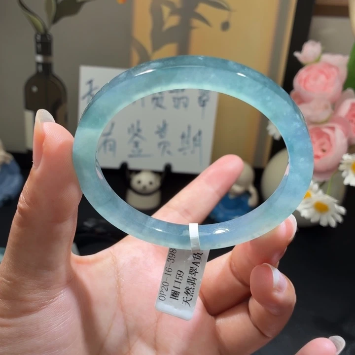 翡翠未镶嵌手镯冰蓝
