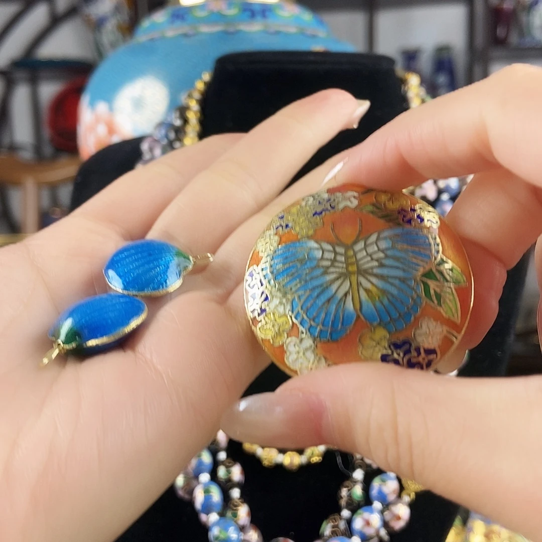 呼***哟铜一个橙色蝴蝶吊坠+两个蓝色贝壳吊坠