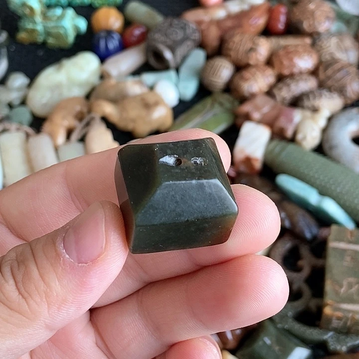 和田玉未镶嵌颈饰19