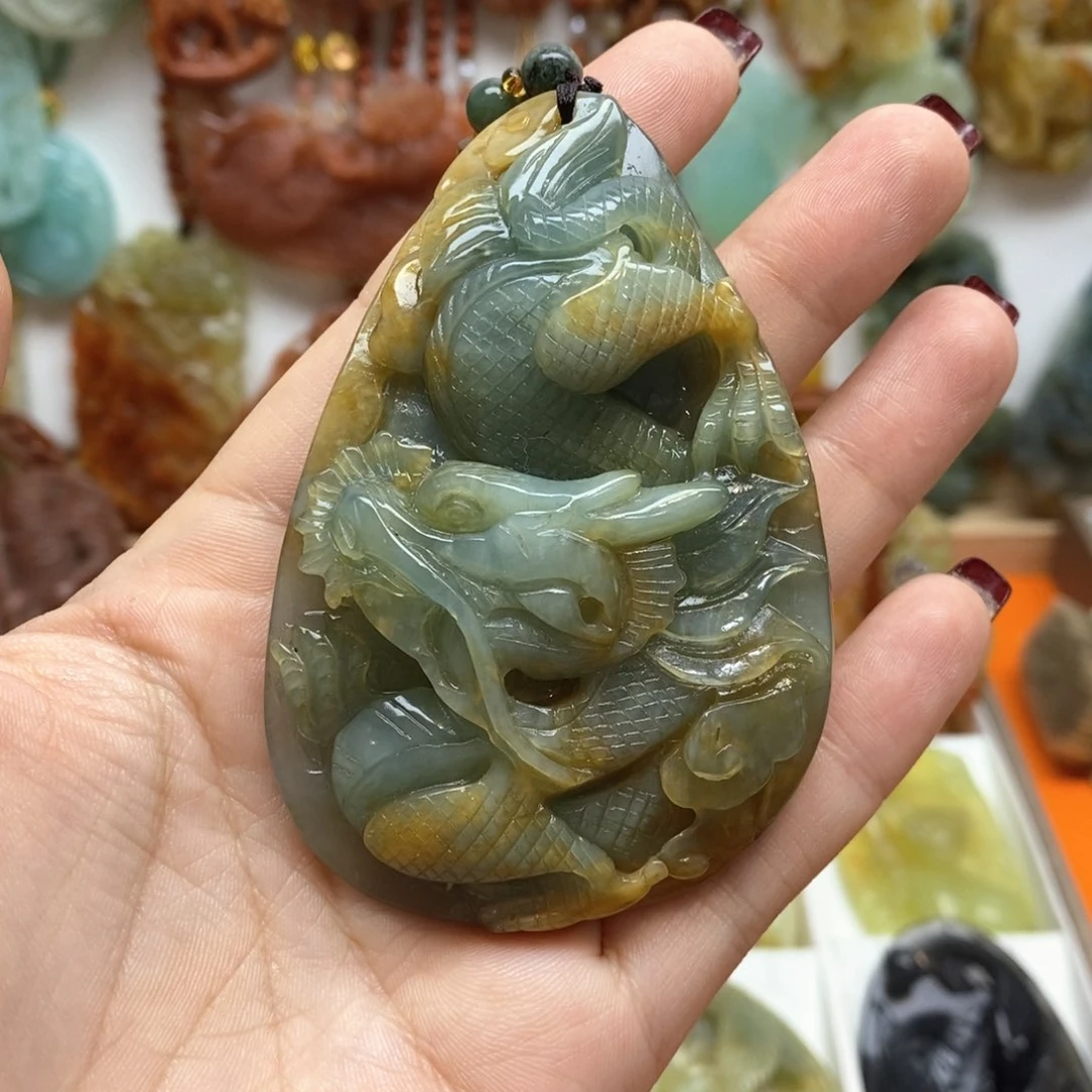 蛇纹石玉颈饰未镶嵌