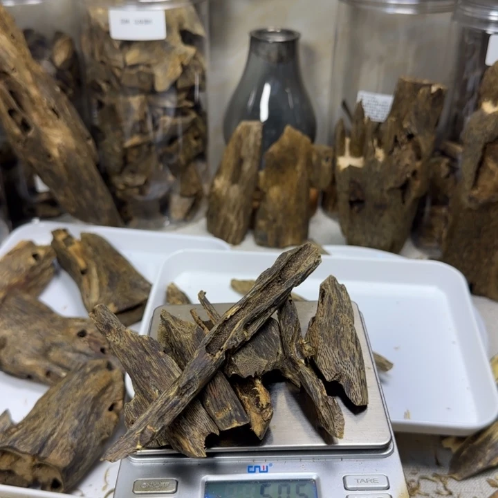 旺***儿沉香红骨凹身虫漏香50克