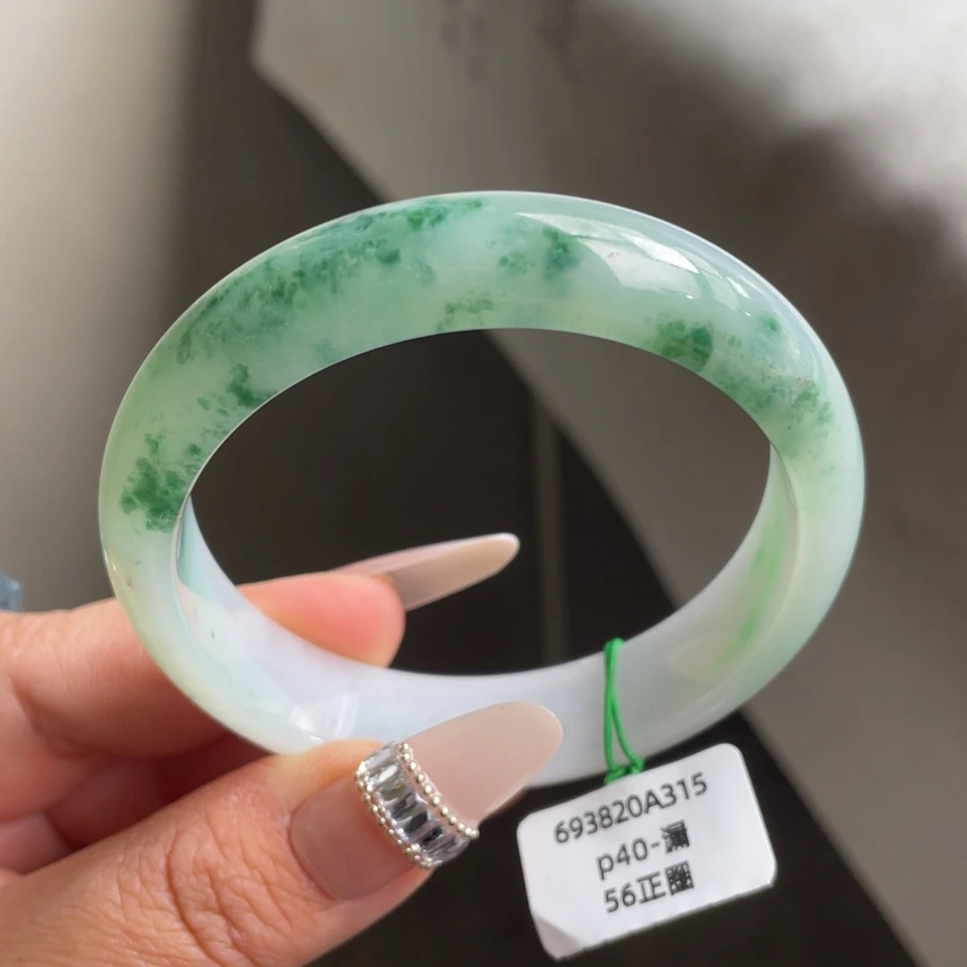 翡翠未镶嵌手镯牛奶白飘绿花正圈手镯