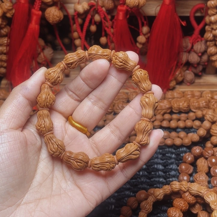 木质类龙纹桃枭挂件