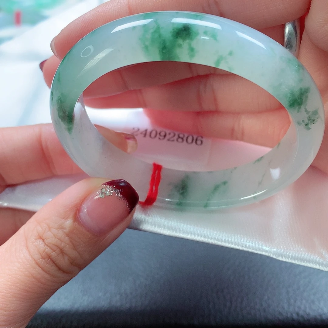 翡翠手镯（贵妃镯）未镶嵌