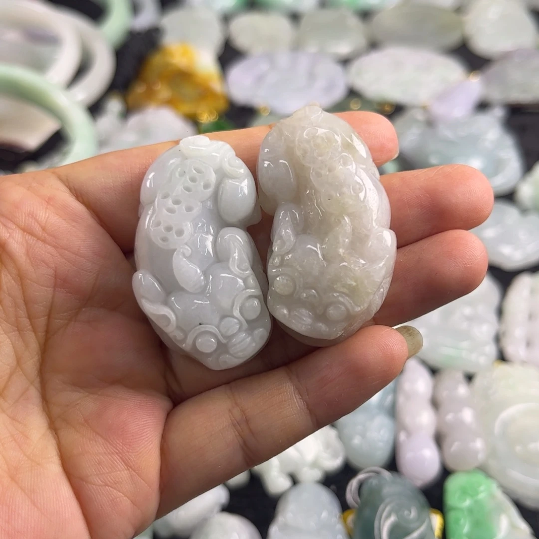 翡翠未镶嵌吊坠(不含链)瑕疵