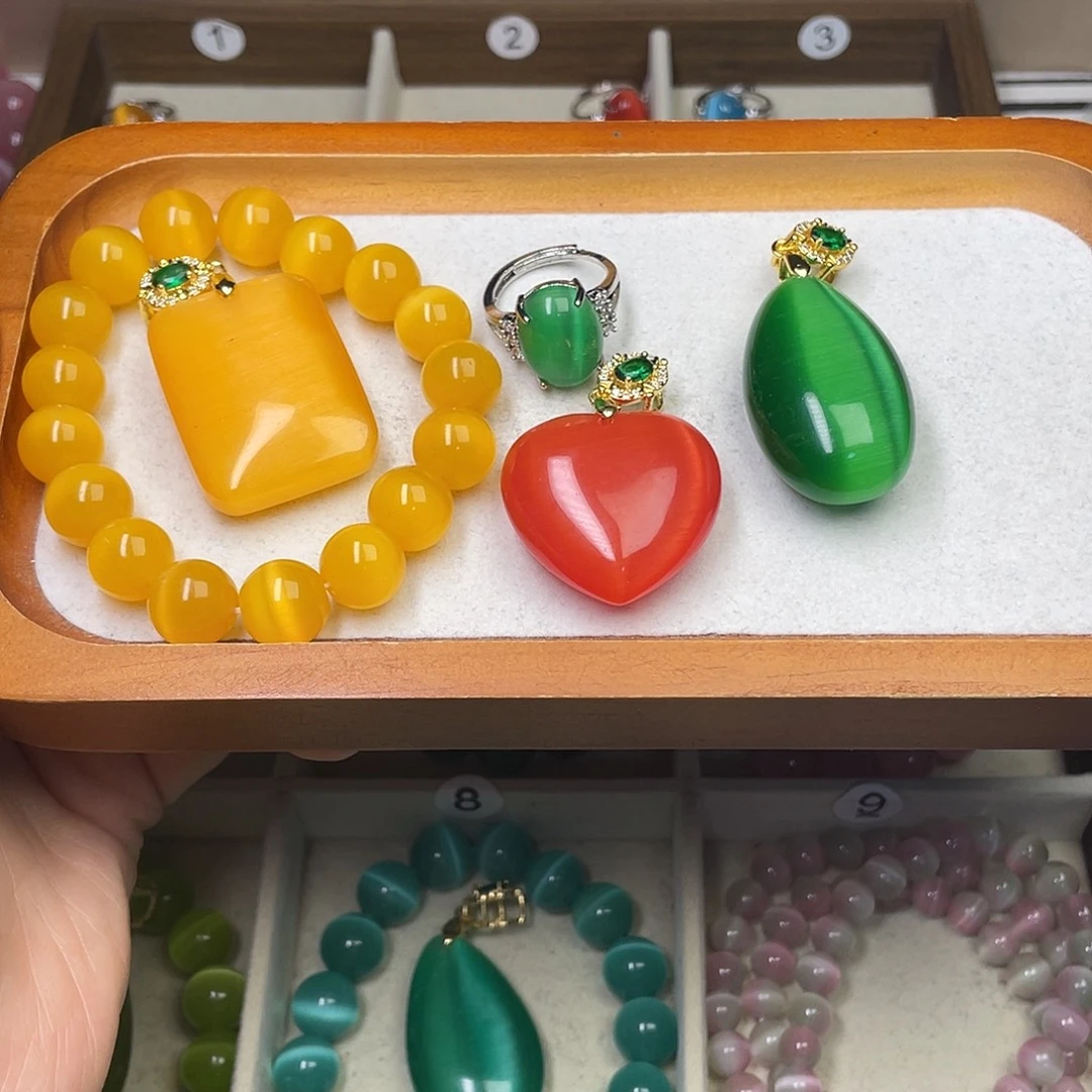 绿色黄色红色绿色