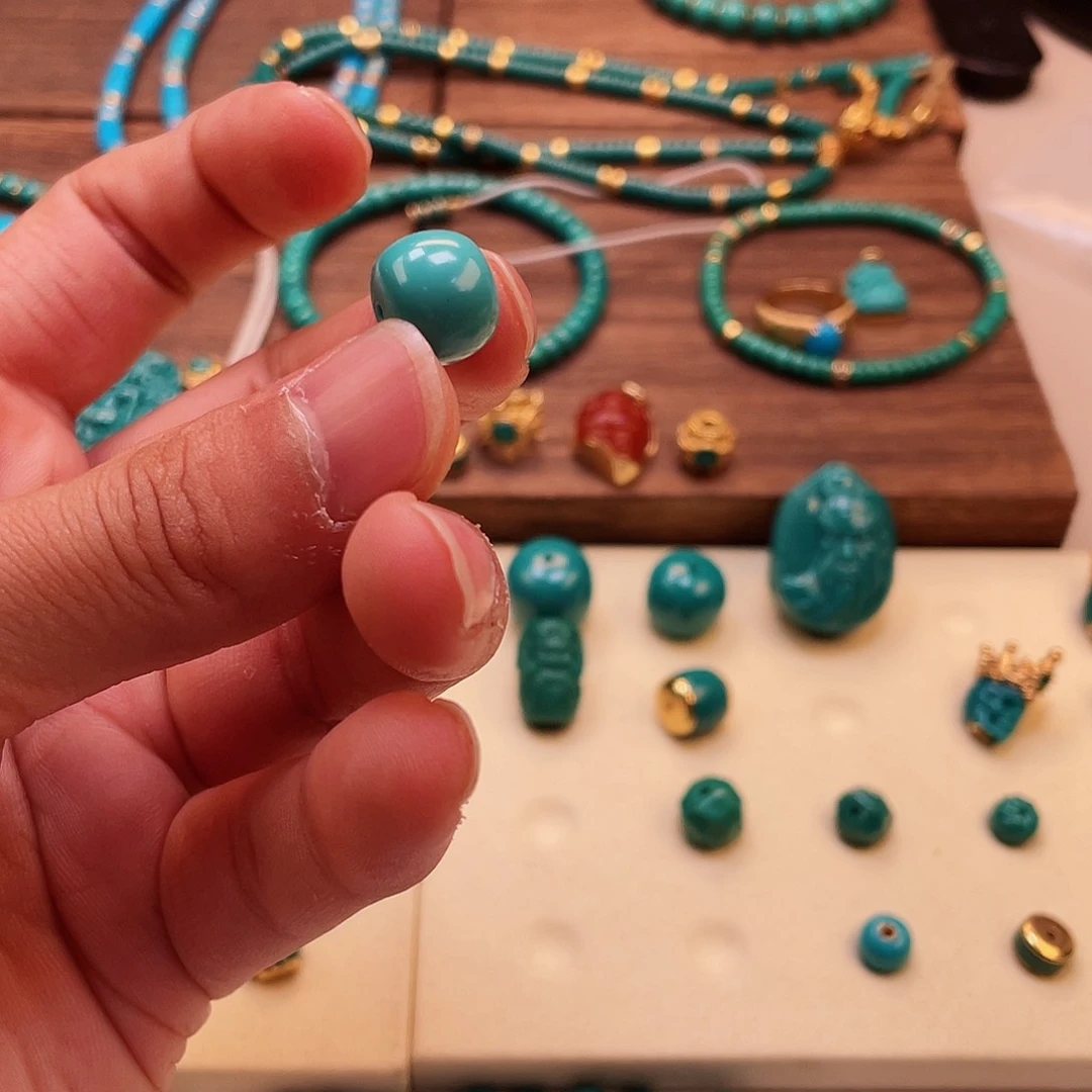 绿松石颈饰未镶嵌