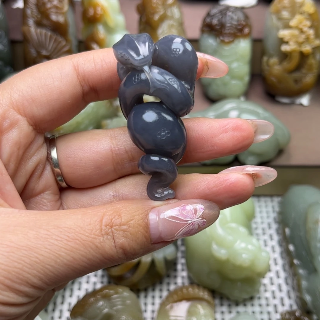 和田玉挂件未镶嵌独**忆