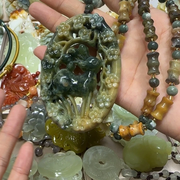 蛇纹石玉吊坠未镶嵌