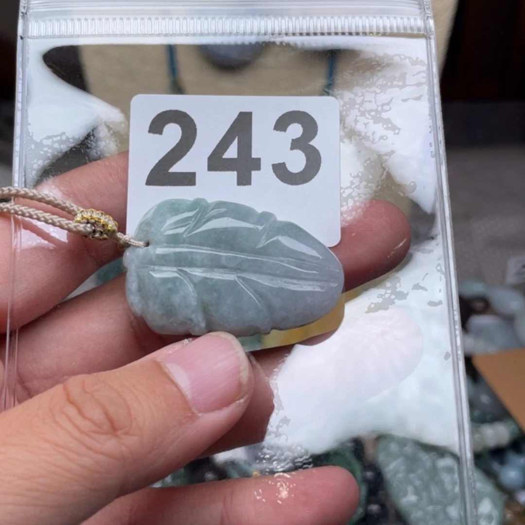 【闪购商品】翡翠颈饰未镶嵌紫**主翡翠