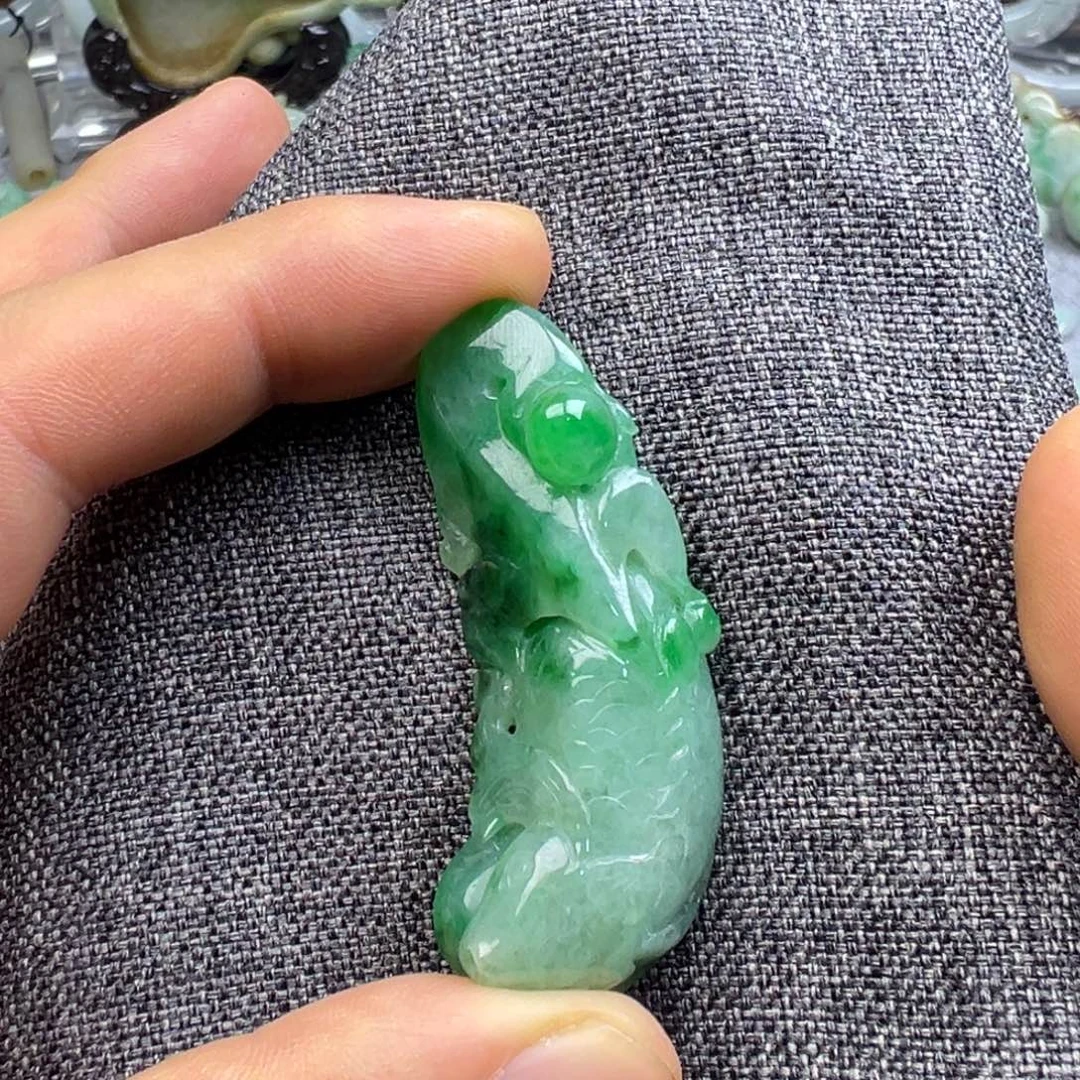 芝***慧翡翠未镶嵌颈饰666777