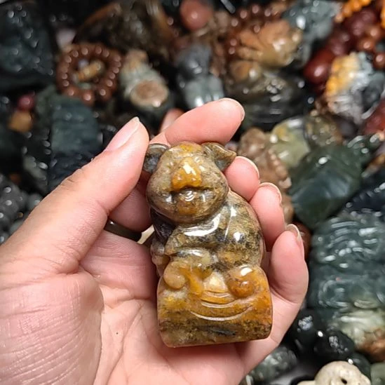 未镶嵌岫岩河磨玉（透闪石质玉）挂件