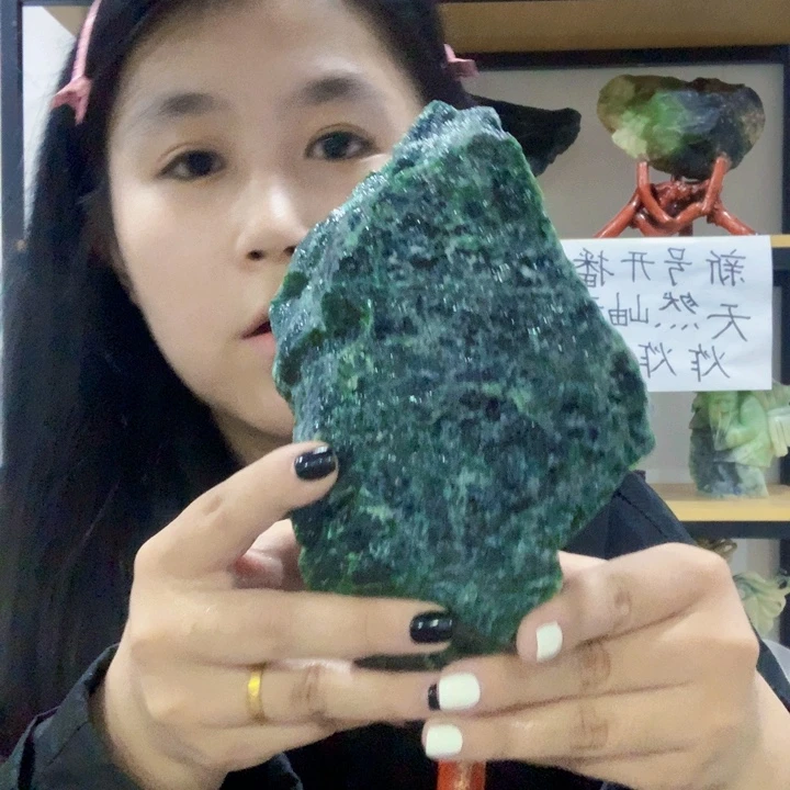 未镶嵌蛇纹石玉1岫玉
