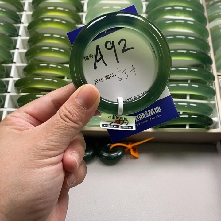 咪***觉蛇纹石玉未镶嵌手镯