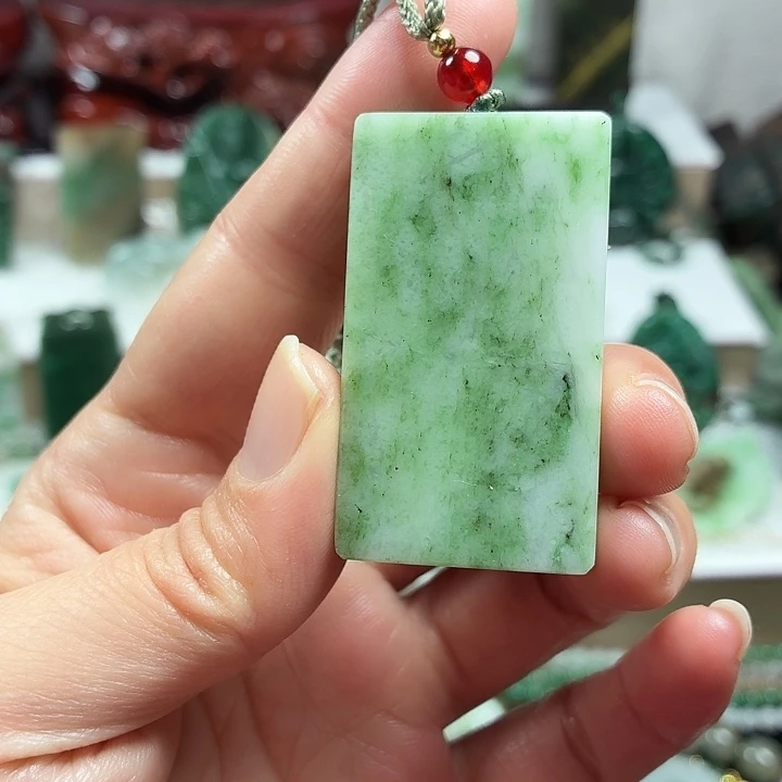 独山玉未镶嵌吊坠
