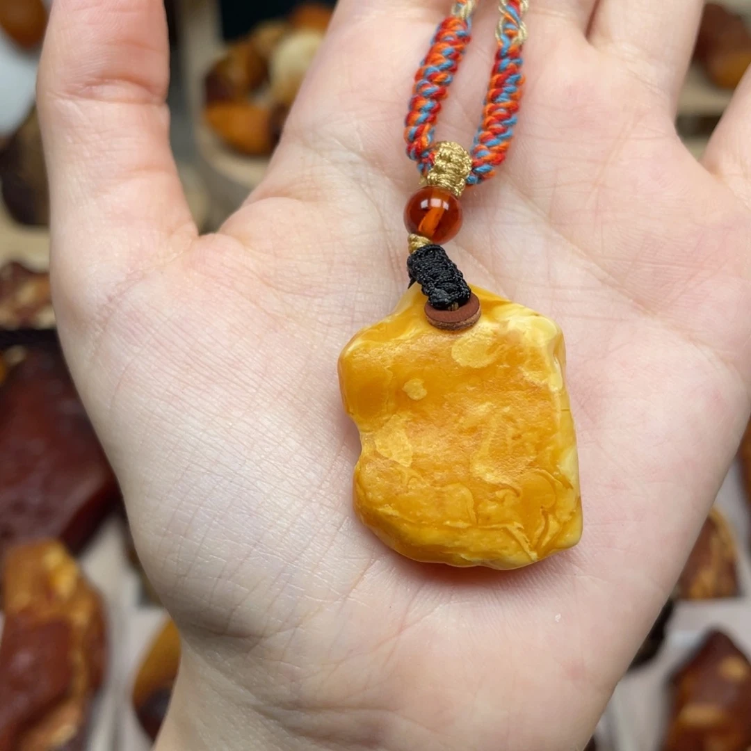 未镶嵌琥珀珠宝奇石