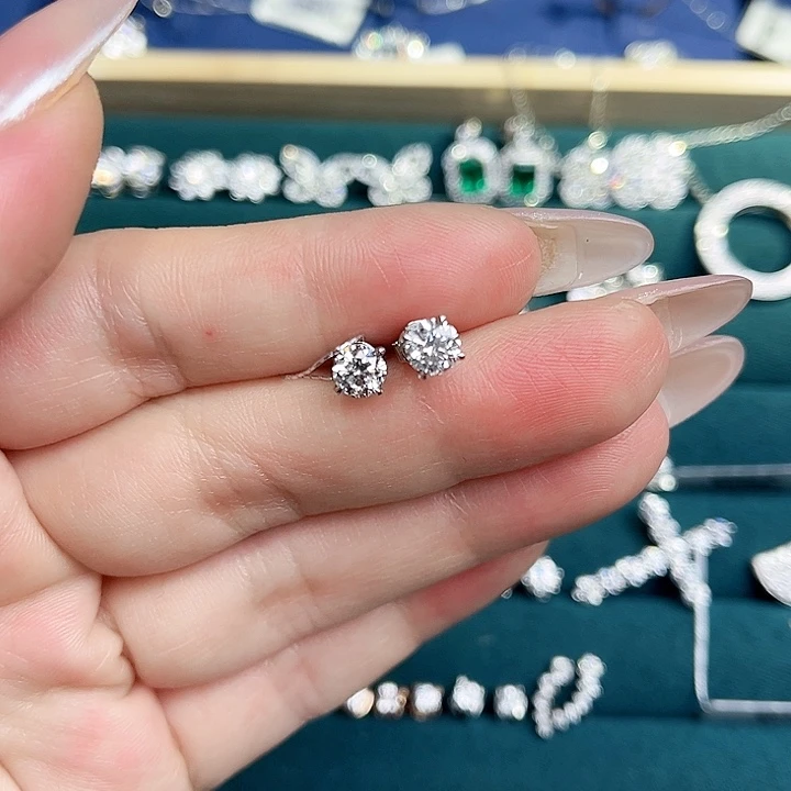 实验室培育钻石铂Pt950镶嵌四爪耳钉单颗50分耳钉