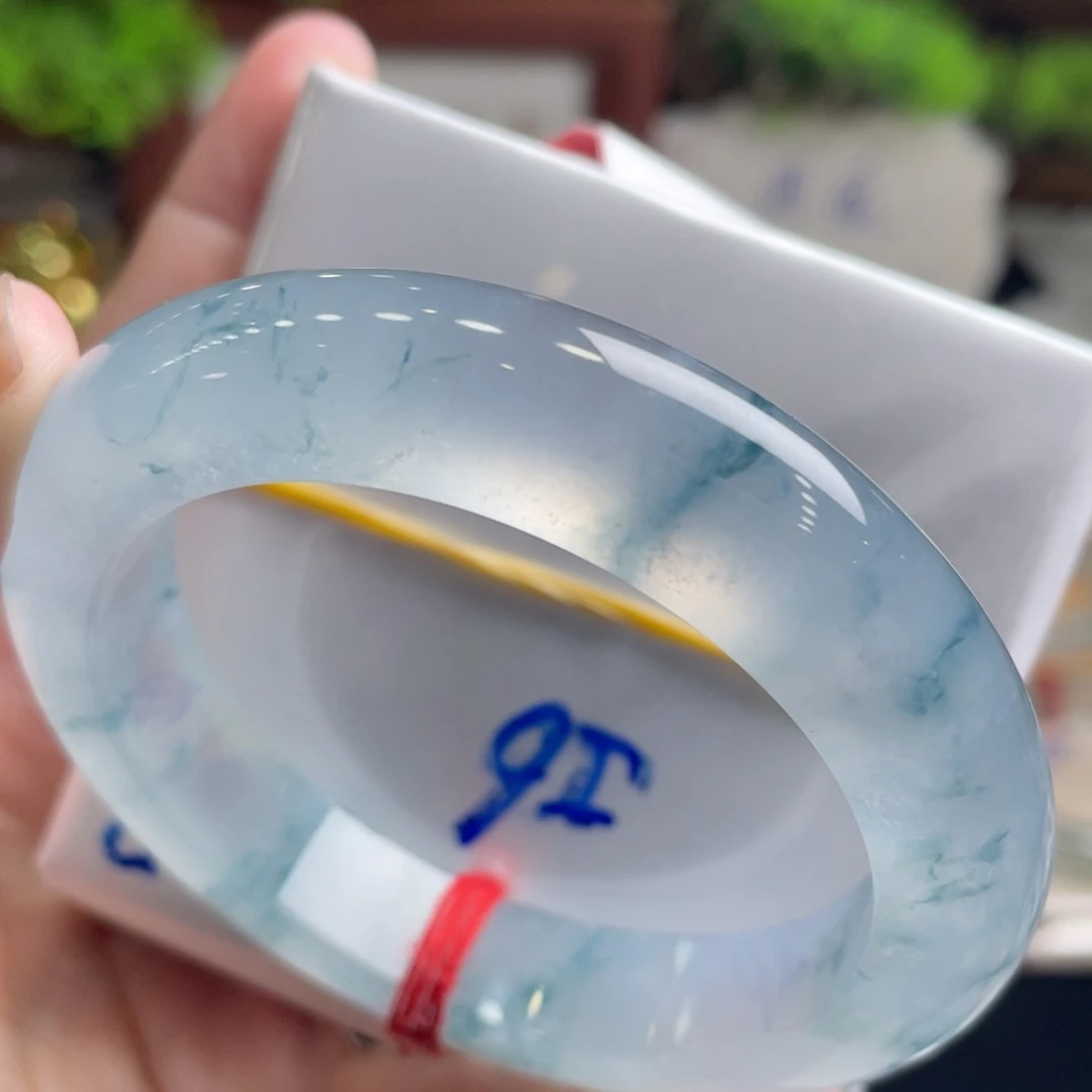 翡翠未镶嵌手镯56蓝冰炸光 飘花