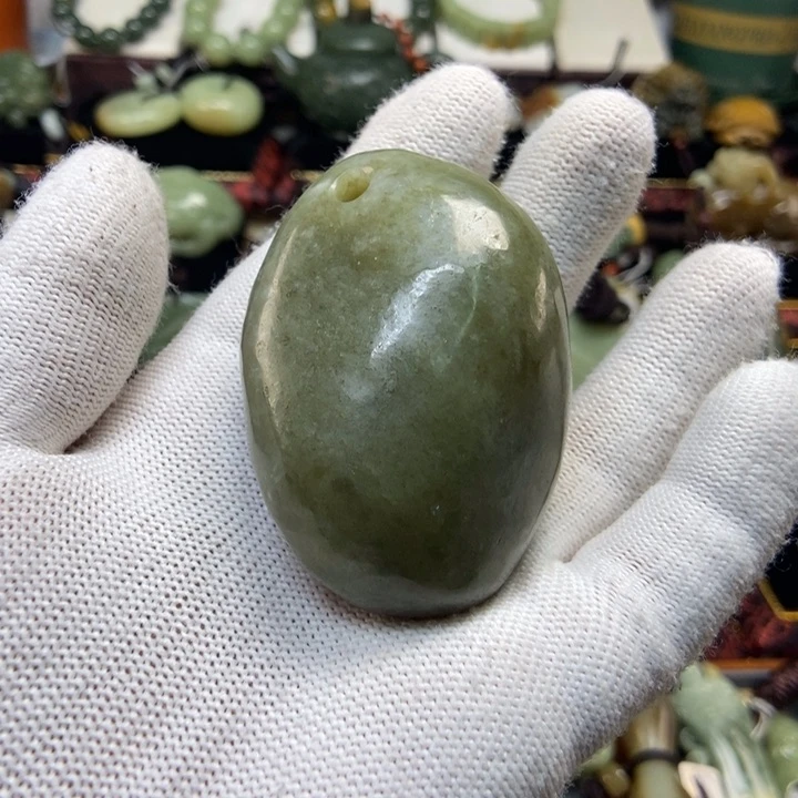 未镶嵌岫岩老玉（透闪石质玉）把件花*