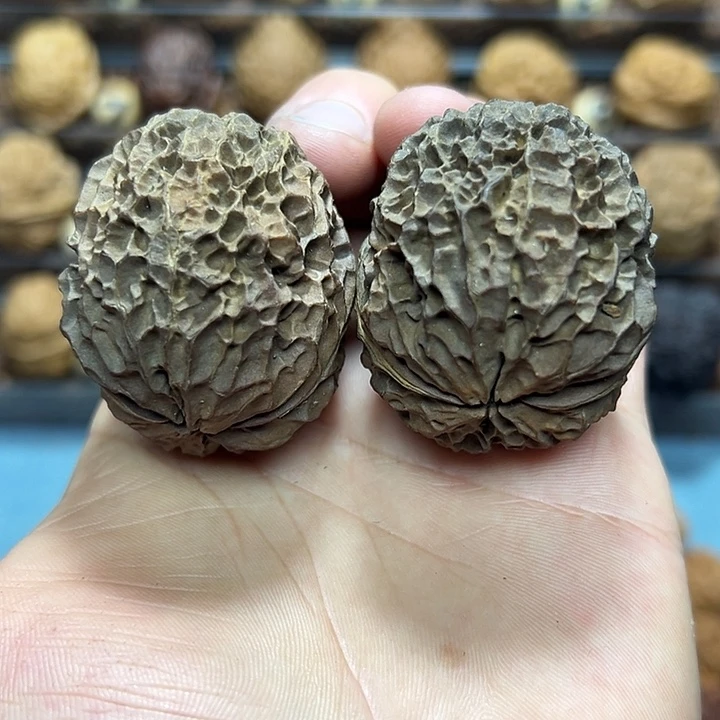 文玩核桃把件41号麒麟绣球46尺