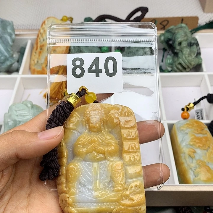 翡翠颈饰未镶嵌圣*使翡翠