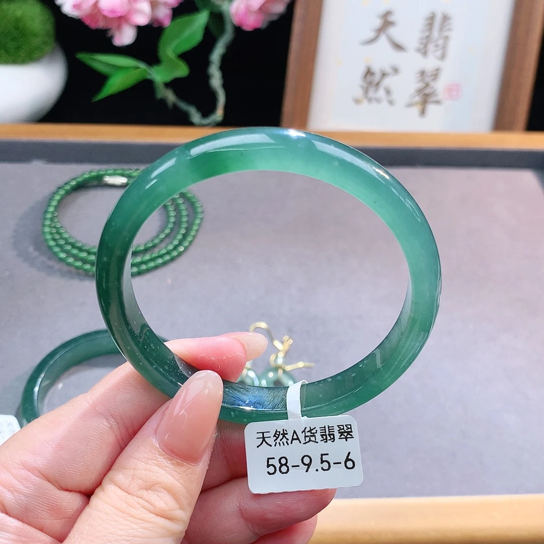 未镶嵌手镯（圆镯）翡翠
