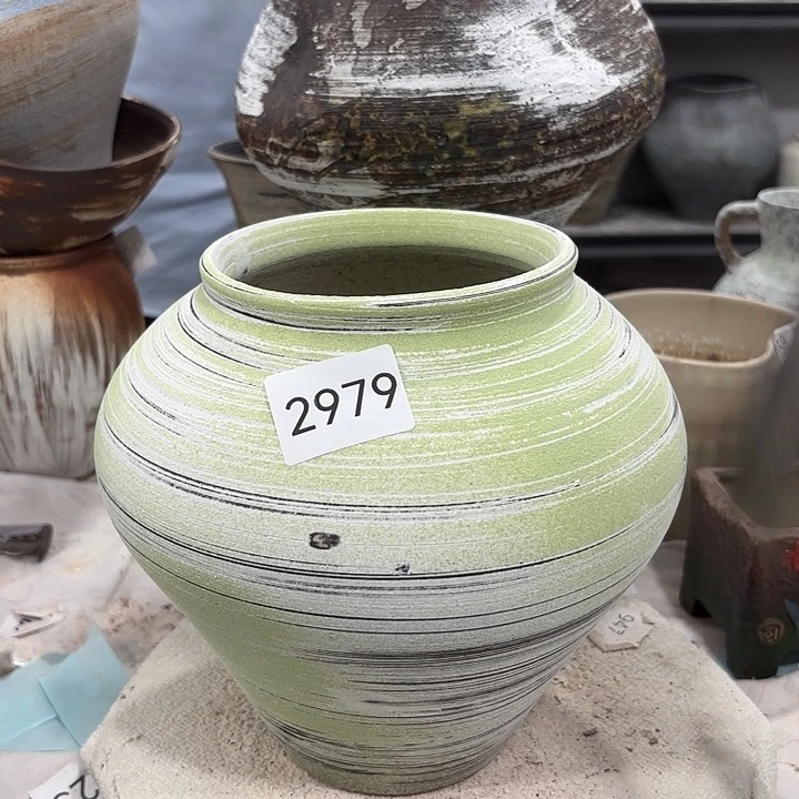 摆件高21，口11，瑕疵处理无孔