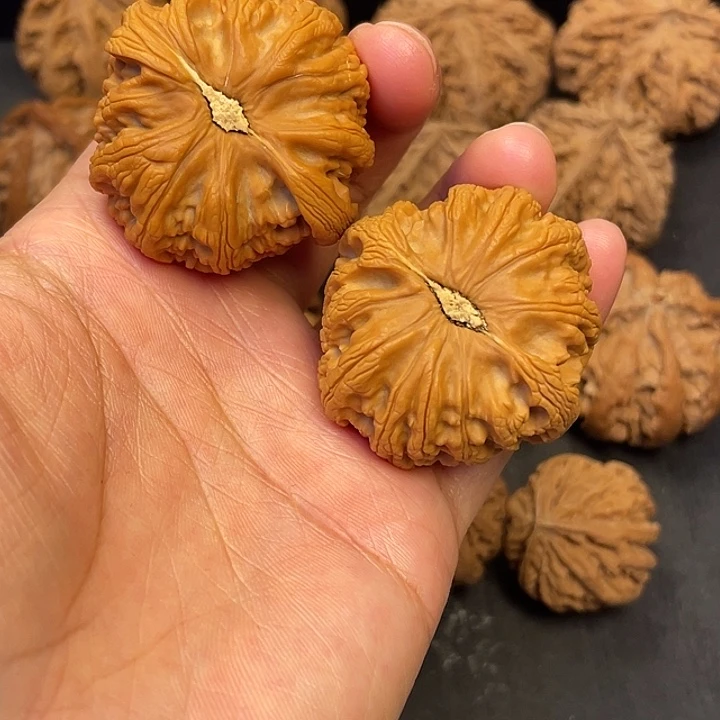 来****文玩核桃吊坠秦岭突突突突突突突突