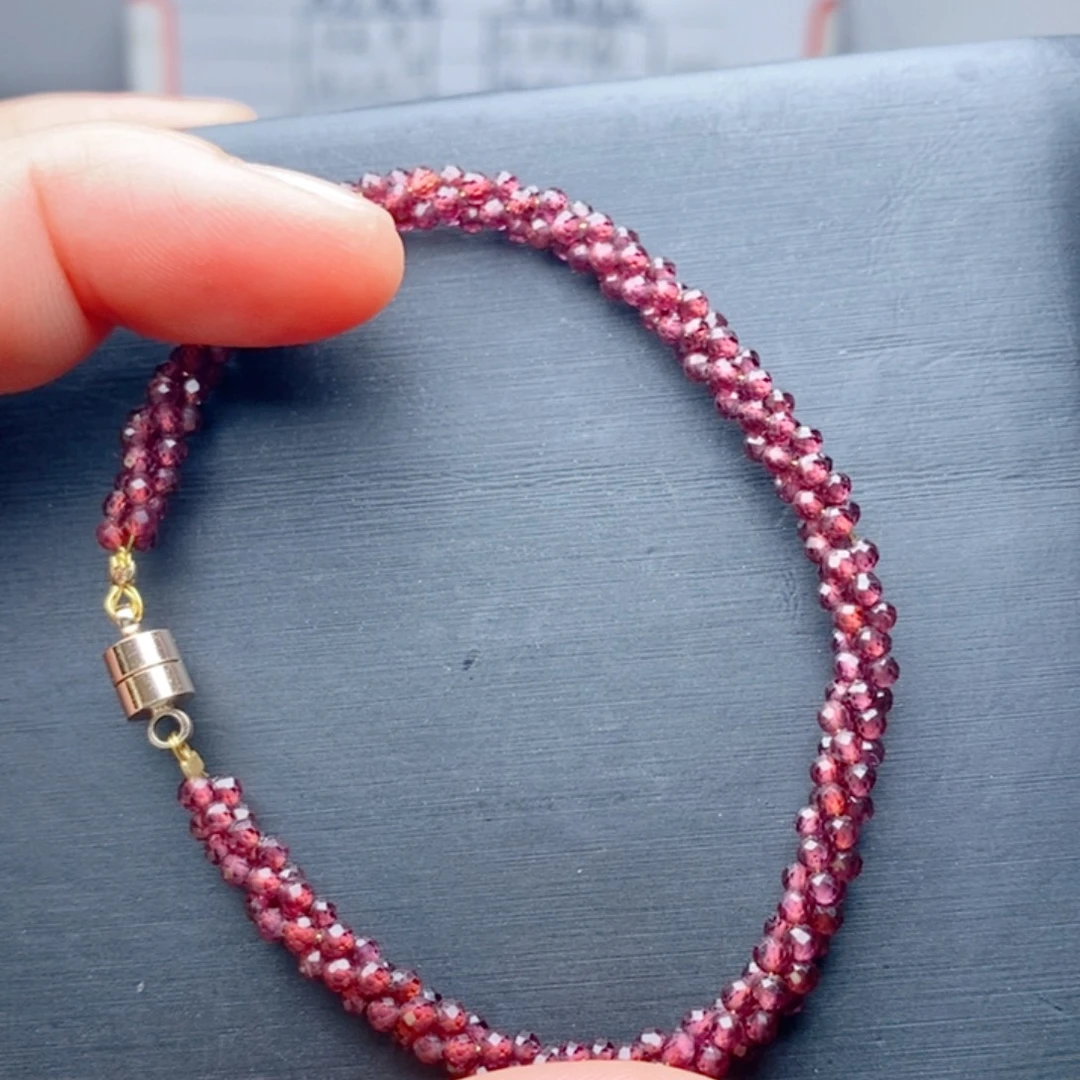 未镶嵌手链石榴石不退款，直播间说好的不退款