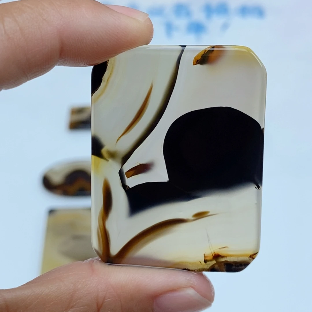 亿***田玛瑙/玉髓未镶嵌珠宝半成品