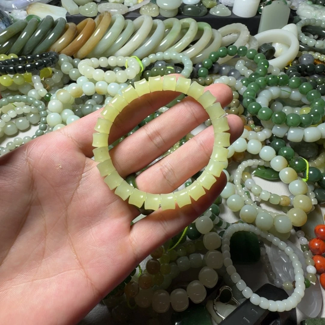 和田玉未镶嵌手串