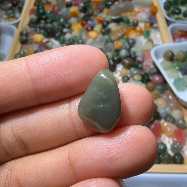 和田玉未镶嵌珠宝半成品