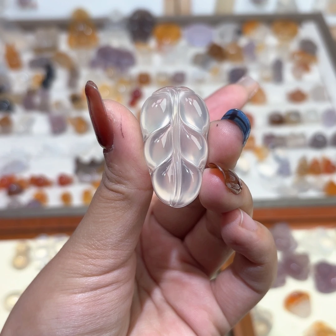 玛瑙/玉髓颈饰未镶嵌裴*荇