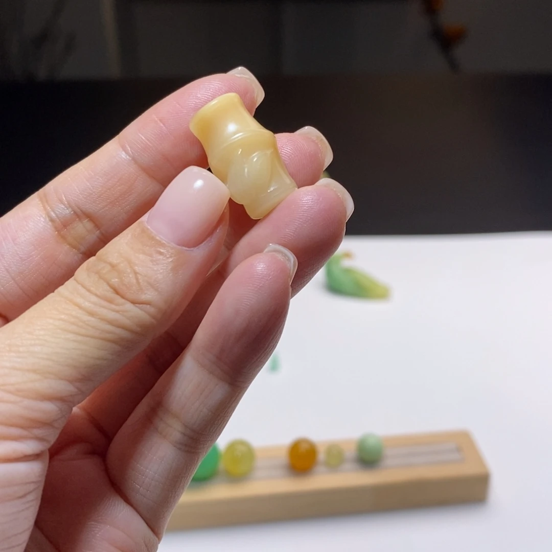 石英质玉（缅黄）未镶嵌颈饰