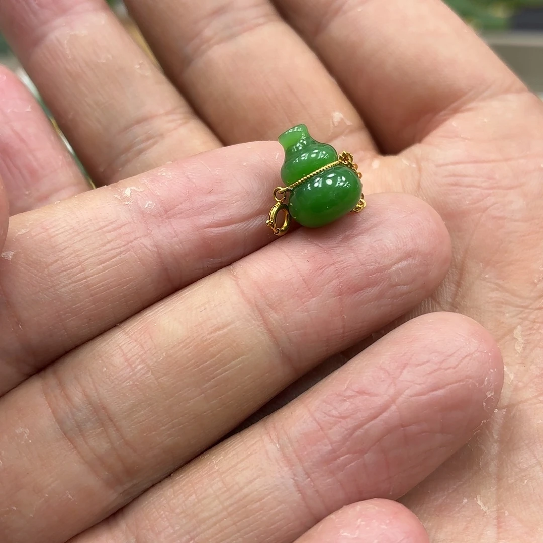 追****和田玉18K金镶嵌颈饰