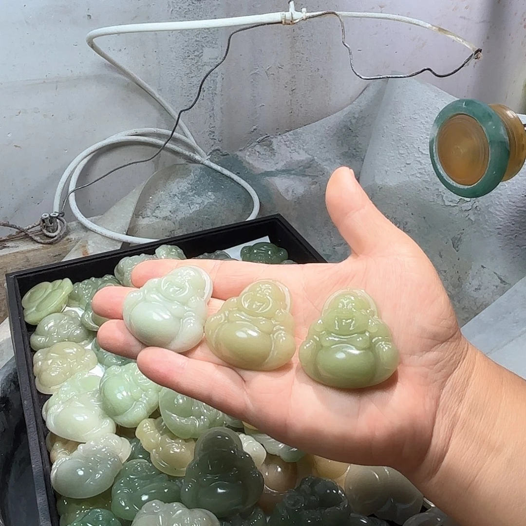 颈饰未镶嵌石英质玉
